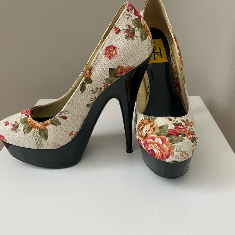 Cream flowered fabric high heel